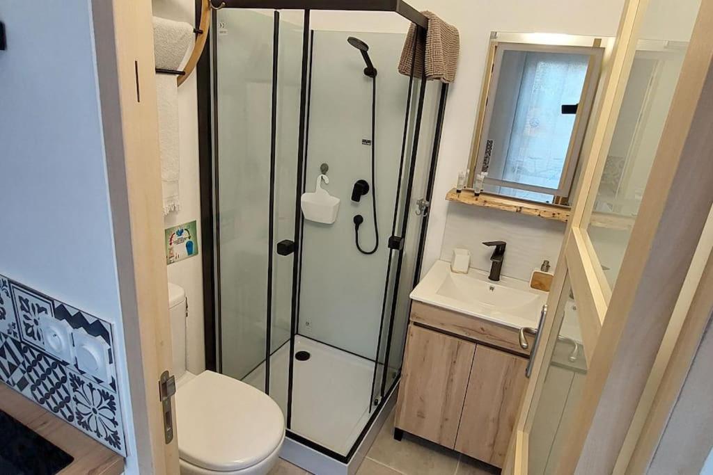 איל-סור-לה-סורג Gite De L'Olivier, Classe, Climatise, Jardin Avec Parking Gratuit Devant Le Logement Et A 5 Minutes Du Centre-Ville A Pied מראה חיצוני תמונה