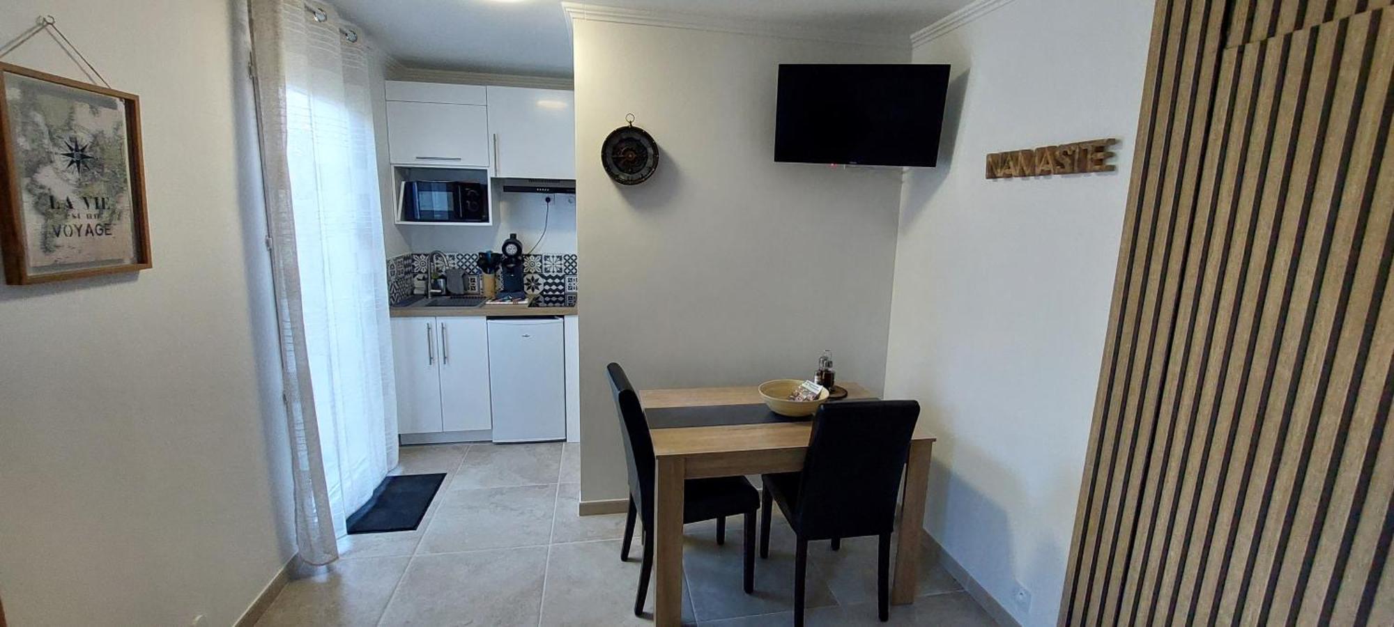איל-סור-לה-סורג Gite De L'Olivier, Classe, Climatise, Jardin Avec Parking Gratuit Devant Le Logement Et A 5 Minutes Du Centre-Ville A Pied מראה חיצוני תמונה
